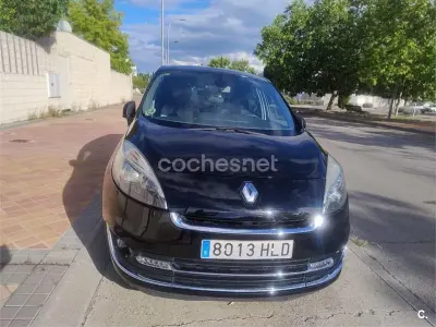 Käytetty Renault Scénic III Dynamique 110 HP (80 kW) 2012 Musta Tila-auto