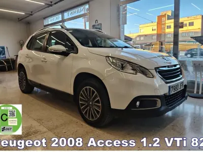 Usado Peugeot 2008 Allure 120 CV (88 kW) 2015 Blanco SUV