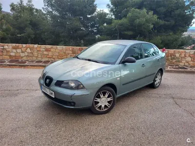 Usado Seat Cordoba Stella 64 CV (47 kW) 2005 Gris / plata Berlina