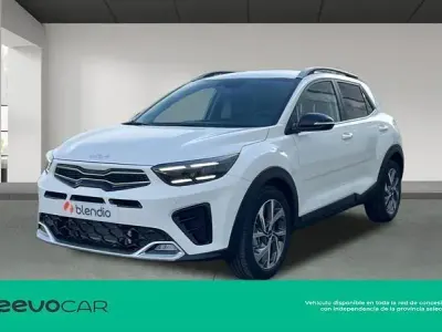 Usado Kia Stonic GT-Line 100 CV (73 kW) 2024 Blanco SUV
