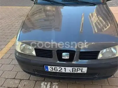 Usado Seat Ibiza 60 CV (44 kW) 2001 Gris / plata Utilitario