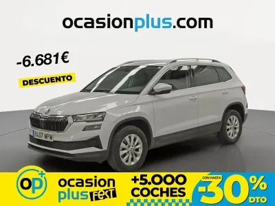 Usado Skoda Karoq Selection 115 CV (84 kW) 2024 Blanco SUV