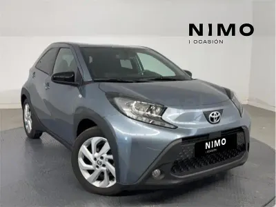 Usado Toyota Aygo X Play 72 CV (52 kW) 2025 Gris / plata SUV