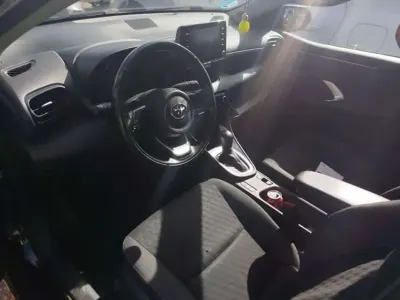 Usado Toyota Yaris Hybrid Active 116 CV (85 kW) 2022 Negro Utilitario