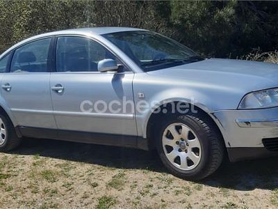 Usado VW Passat Highline 130 CV (95 kW) 2001 Gris / plata Berlina