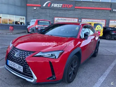 Usado Lexus UX Business Edition 184 CV (135 kW) 2019 Rojo SUV