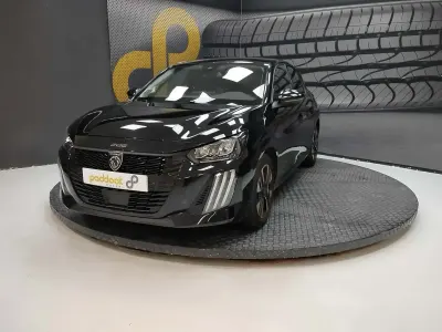 Usado Peugeot 208 Style 100 CV (73 kW) 2025 Negro Utilitario