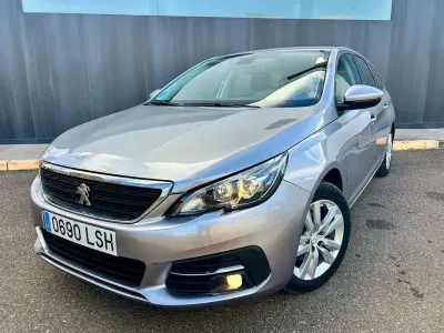 Usado Peugeot 308 SW Active 131 CV (96 kW) 2021 Azul Familiar