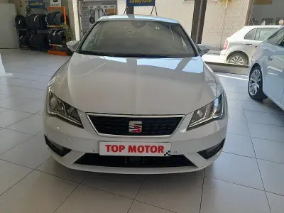 Usado Seat Leon Style 130 CV (95 kW) 2020 Blanco Berlina