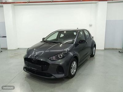 Gris / plateado Nuevo 2025 Mazda 2 Center-Line Berlina | 21.300 € (Precio justo)