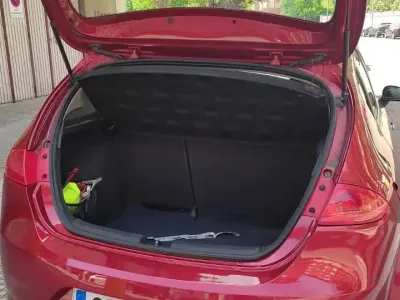 Usado Seat Leon Ecomotive 105 CV (77 kW) 2008 Rojo Utilitario