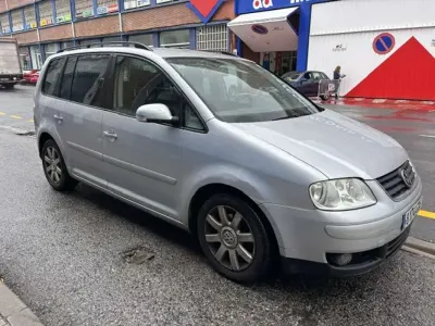 Usado VW Touran Highline 140 CV (102 kW) 2003 Plateado Monovolumen