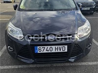 Usado Ford Focus Titanium 115 CV (84 kW) 2013 Gris / plata Berlina