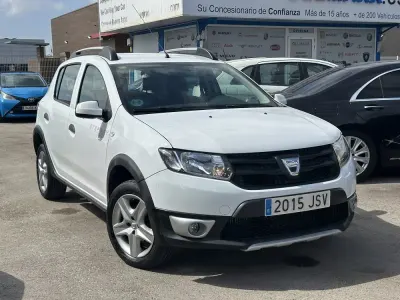Usado Dacia Sandero Stepway 90 CV (66 kW) 2016 Blanco metalico