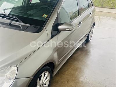 Mercedes B200