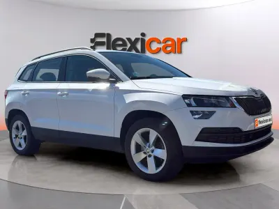 Usado Skoda Karoq Ambition 150 CV (110 kW) 2021 Blanco SUV