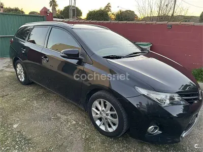 Usado Toyota Auris Advance 124 CV (91 kW) 2013 Negro Familiar