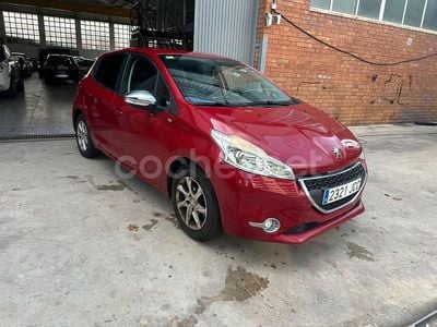 Granate Usado 2015 Peugeot 208 Active Utilitario | 5900 € (Buen precio)