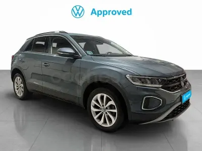 Usado VW T-Roc Life 150 CV (110 kW) 2023 Gris / plata SUV