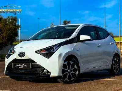 Używany Toyota Aygo X-play 72 KM (52 kW) 2020 Biały Hatchback