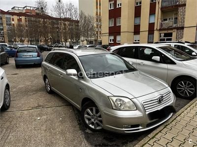 Beige Usado 2005 Toyota Avensis Executive Familiar | 2000 € (Super precio)