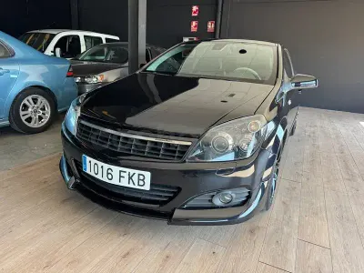 Usado Opel Astra GTC Sport 170 CV (125 kW) 2006 Negro Berlina