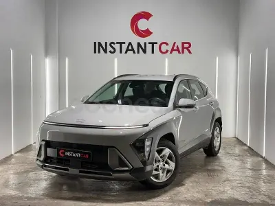 Usado Hyundai Kona 120 CV (88 kW) 2024 Gris / plata SUV