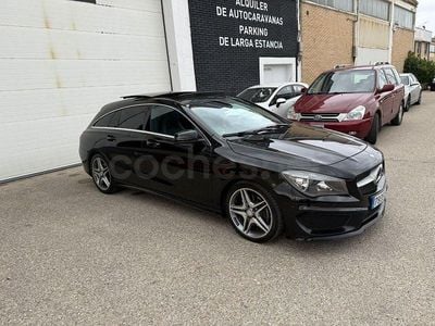 Usado Mercedes CLA220 Shooting Brake AMG line 177 CV (130 kW) 2016 Negro Familiar