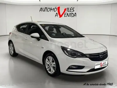Usado Opel Astra Selective 105 CV (77 kW) 2018 Blanco Berlina