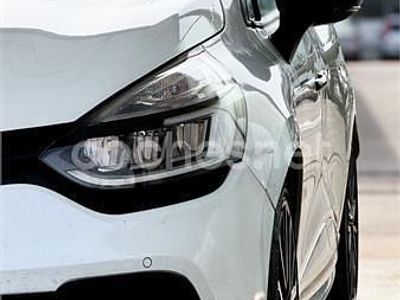 Begagnad Renault Clio IV Trophy 220 HK (161 kW) 2018 Vit Sedan