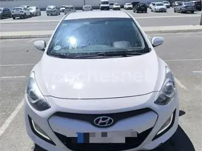 Usado Hyundai i30 110 CV (80 kW) 2013 Blanco Berlina