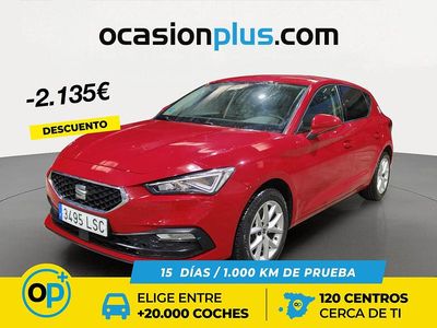 Usado Seat Leon Style 130 CV (95 kW) 2021 Rojo