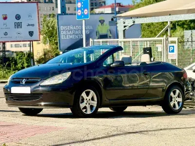 Usado Peugeot 307 CC 138 CV (101 kW) 2004 Negro Descapotable