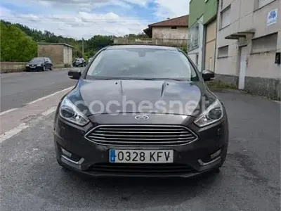 Usado Ford Focus Titanium 125 CV (91 kW) 2017 Gris / plata Berlina