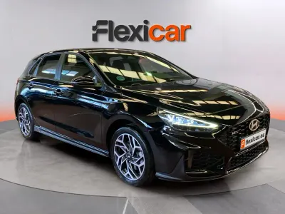 Usado Hyundai i30 N Line 97 CV (71 kW) 2025 Negro Berlina