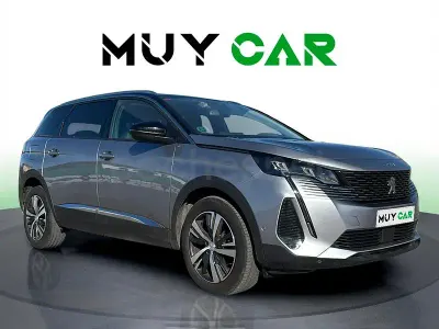 Usado Peugeot 5008 Allure 131 CV (96 kW) 2021 Gris / plata SUV