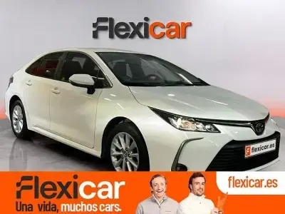 Używany Toyota Corolla Active 122 KM (89 kW) 2022 Biały Sedan/Limuzyna