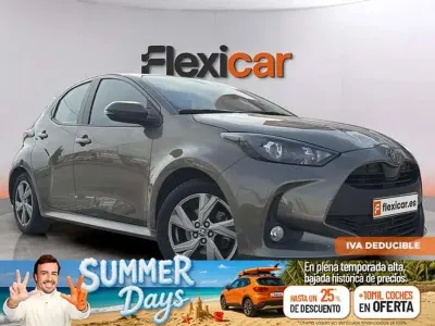 Usado Toyota Yaris Active 116 CV (85 kW) 2025 Marrón Utilitario