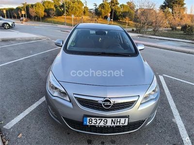 Usado Opel Astra Expression 100 CV (73 kW) 2012 Gris / plata Berlina