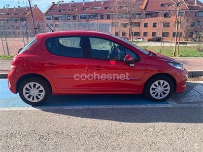 Usado Peugeot 207 Access 70 CV (51 kW) 2011 Granate Berlina