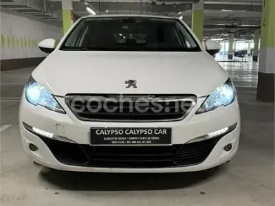Usado Peugeot 308 Style 120 CV (88 kW) 2015 Blanco Berlina
