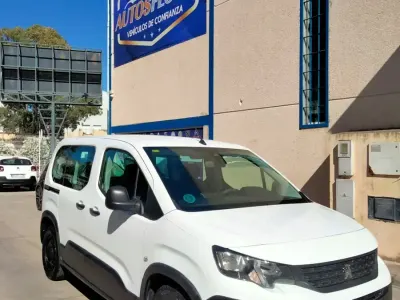 Usado Peugeot Rifter Active 102 CV (75 kW) 2021 Blanco Monovolumen
