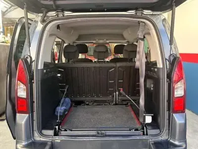 Usado Peugeot TePee 99 CV (72 kW) 2017 Gris Van