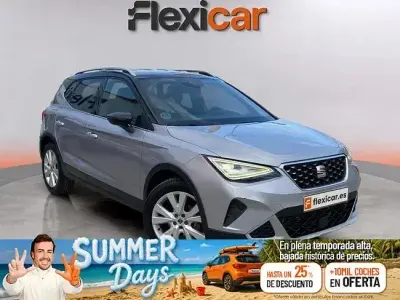 Usado Seat Arona Xperience 110 CV (80 kW) 2022 Gris SUV
