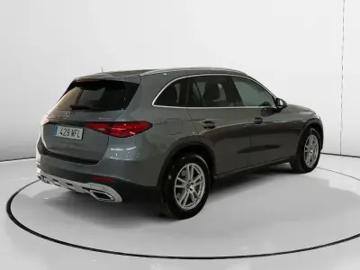 Käytetty Mercedes GLC200 227 HP (166 kW) 2023 Harmaa Katumaasturi
