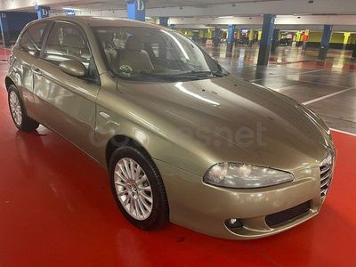 Usado Alfa Romeo 147 Distinctive 105 CV (77 kW) 2005 Beige Utilitario
