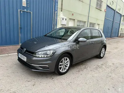 Usado VW Golf VII Advance 110 CV (80 kW) 2018 Gris / plata Berlina