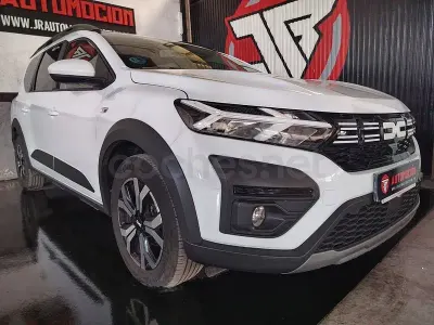 Usado Dacia Jogger Expression 100 CV (73 kW) 2024 Blanco Monovolumen