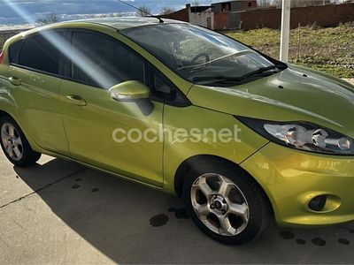 Usado Ford Fiesta Trend 68 CV (50 kW) 2009 Verde Utilitario