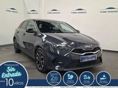 Usado Kia Ceed Style 100 CV (73 kW) 2025 Gris / plata Utilitario